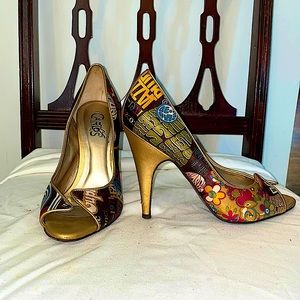 Carlos Santana Pounce Stiletto PeepToe;RetroFabric